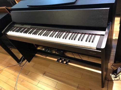 Roland F701 電鋼琴